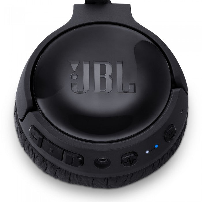 Powerplay Studios offers the very best Wired and Bluetooth Wireless Headphones with your Company Brand Logo printed on them for Corporate Gifts. 